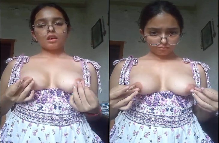Naughty Desi Indian Gf Playing with Her Beautiful Tits