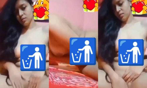 Beautiful Gf Showing Fingering