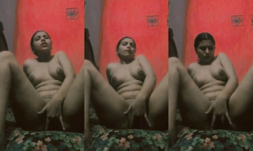 Pakistani Babe Ayesha Masturbating For BF