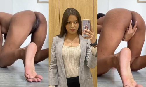 Sexy Babe Showing Asshole Fingering